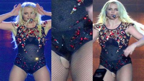 Photos Most Embarrassing Celebrity Wardrobe Malfunctions Of All Time
