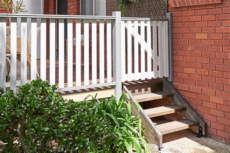 Backyard Diy How To Build Outdoor Stairs Better Homes And Gardens