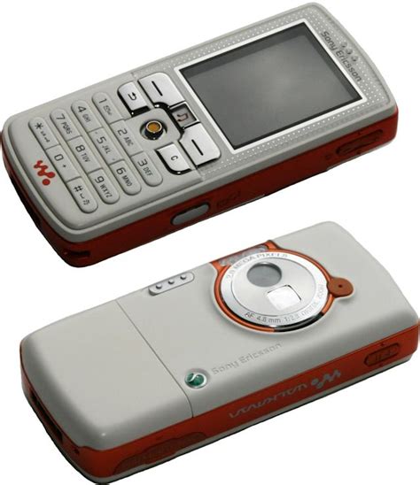 8 Iconic Cell Phone Designs From The Early 2000s
