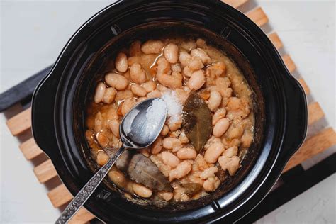 Delicious crock pot recipes for pot roast, pork, chicken, soups and desserts! Crock Pot Great Northern Beans Recipe