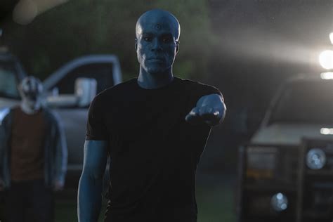 How ‘watchmen Made Doctor Manhattan And The Looking Glass Mask Indiewire