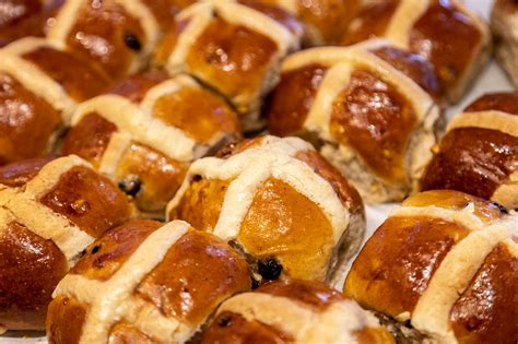 Easter Baking Hot Cross Bun Recipe Gails Bakery