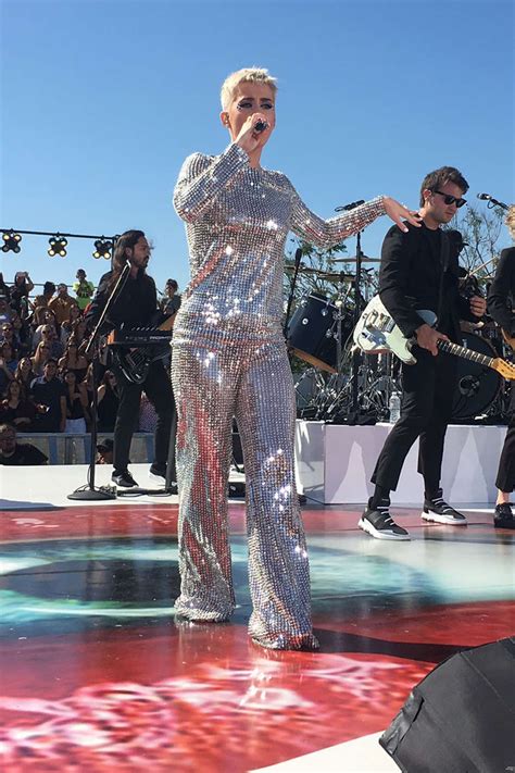 Katy Perry Performs At The Witness World Wide Exclusive Youtube