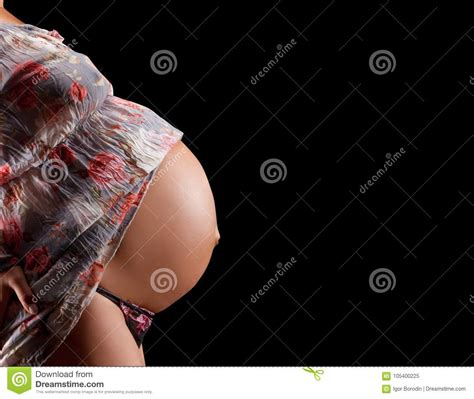 Mujer Embarazada Desnuda De Beautyful Que Acaricia Su Vientre Imagen De