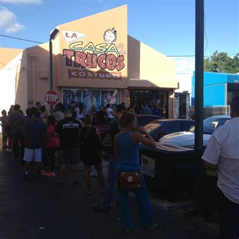 Con estos trucos puedes combatir el frío. Photos at La Casa de los Trucos - Arts & Crafts Store in Miami