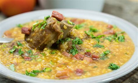 3 xícaras (chá) de quirera de milho. Canjiquinha com Costelinha de Porco | CucaChef