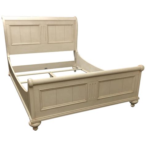 If so, read on to learn how to identify vintage ethan allen furniture and more! Ethan Allen Paneled Sleigh Queen Bed For Sale at 1stdibs
