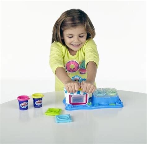 Débute les préparatifs sans plus tarder! Play-Doh Ma Cuisine de Pâtissier - Un jour un jeu