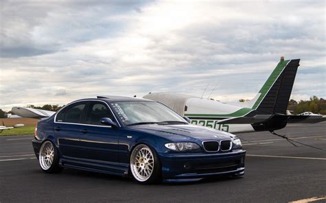 The front of bmw m3 competition sedan is characterised by the expressive m kidney grille in a reduced interpretation for maximum dynamic effect. Herunterladen hintergrundbild bmw m3, e46, blau, limousine, tuning, m3 e46, haltung, schöne ...