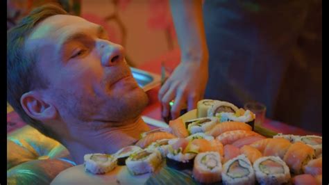 Przemek jako body sushi czuł się dosyć dziwnie w nowej roli Kossakowski Inicjacja YouTube