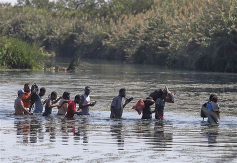 Cientos De Migrantes Intentan Cruzar El Río Bravo Hacia Eua N