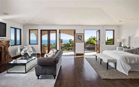 How big should master bedroom be. 70 Classy Celebrity Master Bedrooms