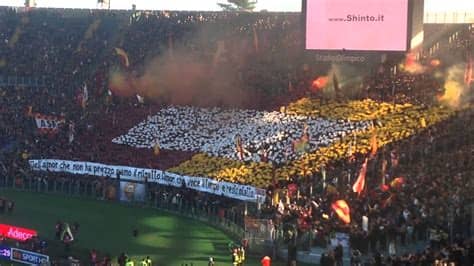 Bekannt ist lazio rom vor allem durch seine professionelle fußballabteilung. Lazio-Roma Coreografia curva Sud AS Roma - 09/02/2014 ...