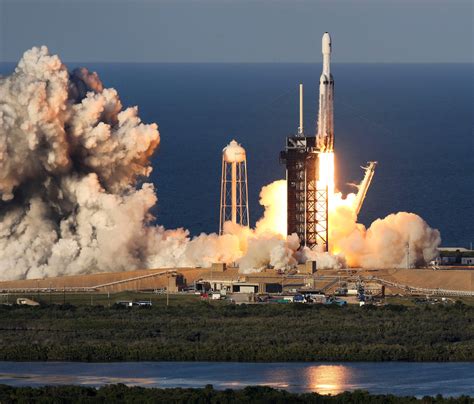 SpaceX launches Falcon Heavy, sticks 3-booster landing - Orlando Sentinel