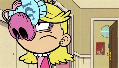 Image S1e11a Lola Running Away From Homepng The Loud House