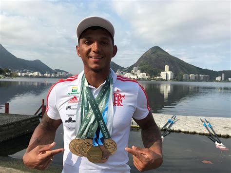 Jun 28, 2021 · isaquias perdeu seu principal incentivador neste ciclo olímpico, o técnico espanhol jesus morlan, vítima de câncer. Isaquias Queiroz: biografia, medalhas olímpicas e recordes ...