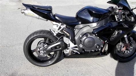 The honda cbr1000f hurricane is a sport touring motorcycle, part of the cbr series manufactured by honda from 1987 to 1996 in the united states and from 1987 to 1999 in the rest of the world. 2007 Honda CBR 1000 RR: pics, specs and information ...