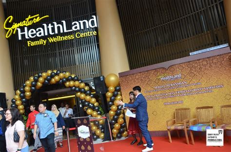 Sunway pyramid is accessible via the following rapidkl buses and is located at the entrance of the newly expanded sunway pyramid. Signature HealthLand , Sunway Pyramid