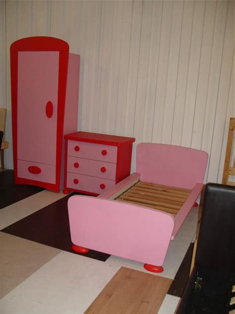 Selected children's room furniture systems and series. IKEA Mammut Children Bedroom Furniture - Pink and Red ...