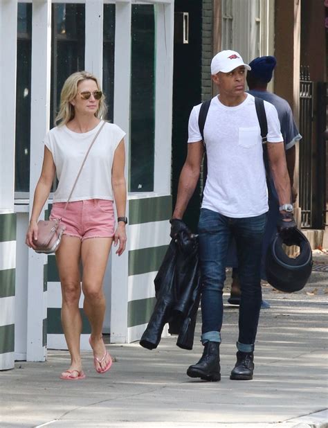 Amy Robach Walk Around Manhattan’s West Village Neighborhood 08/07/2023