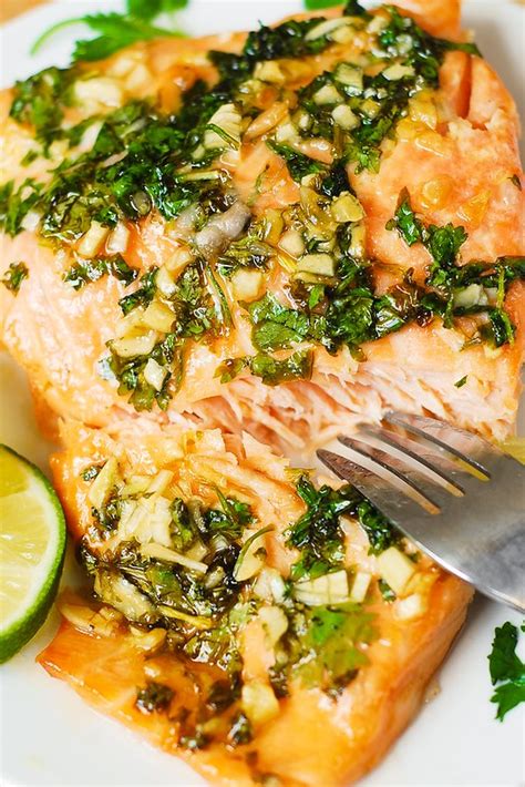 The fresh lime juice, garlic, honey, cilantro, and cumin all come together to deliver a really zesty dish with just if you've never cooked salmon in foil, today is the day to start. Cilantro Lime Honey Garlic Salmon (baked in foil) - Julia ...