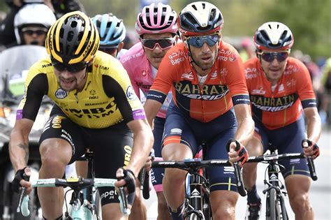 Le novità, i risultati, la cronaca e tanti contenuti esclusivi non solo della corsa rosa ma anche delle classiche italiane a portata di click! Giro d'Italia 2019, Peters vince la 17a tappa. Giornata no ...