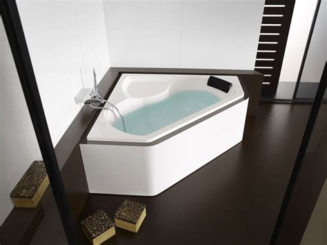 Utilissime per ottimizzare gli spazi senza rinunciare alla comodità, le vasche da bagno angolari si. 50 Bellissime Vasche da Bagno Angolari Moderne ...