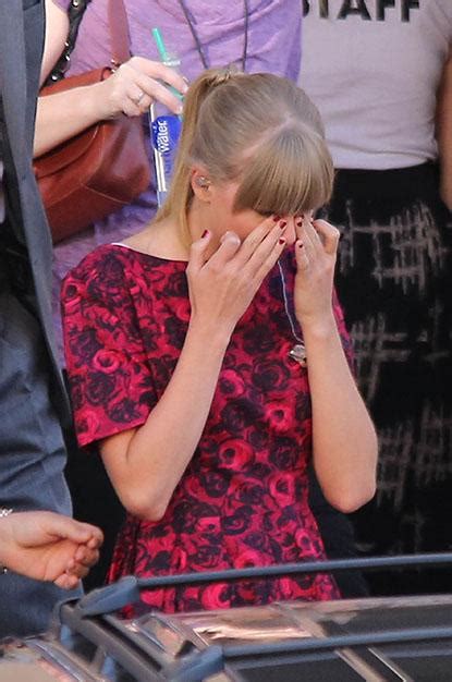 Taylor Swift Cries After Stand Up To Cancer Performance Of Ronan