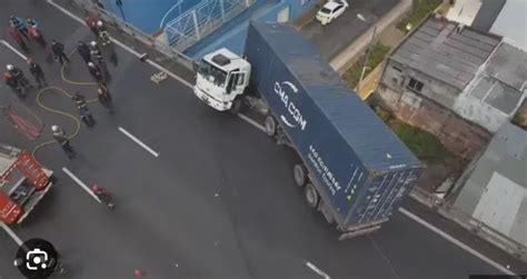 Chofer Alcoholizado Choca En Autopista Y Casi Se Desbarranca El