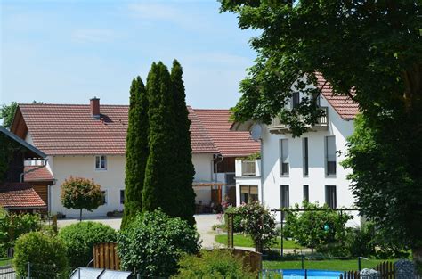 Helle Freundliche Wohnung Mit Eigenem Garten Direkt Am Donau Radweg