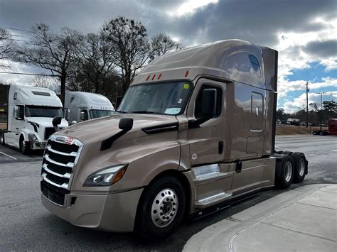 2020 FREIGHTLINER CASCADIA 126 - Vanguard Truck Centers