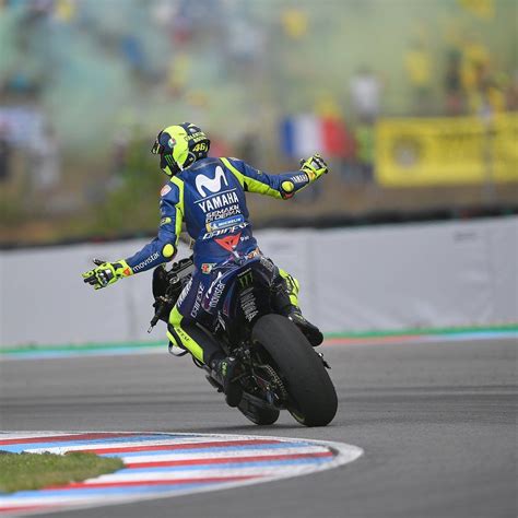 Hochwertige valentino rossi geschenke und merchandise. Pin von Billy Tompkins auf Valentino Rossi | Motorrad