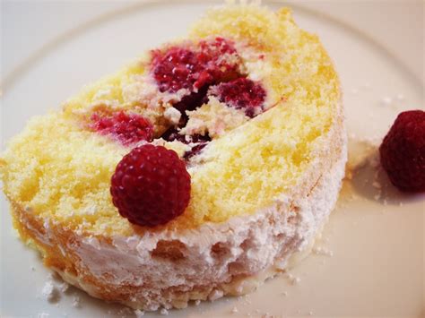 Deshalb haben wir für sie 10 leckere kuchen und torten zusammengestellt, die sie unbedingt einmal testen sollten! Mamas weltbeste Himbeer-Biskuitrolle oder auch der beste ...