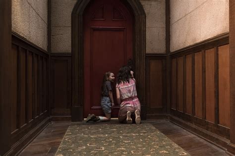 The first few episodes of the haunting of hill house are told from the perspective of one of the nearly identical members of the crain family. What Is Behind the Red Door in The Haunting of Hill House ...