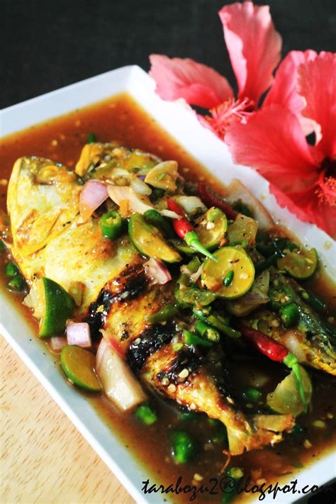Jadi, saya saya mengurangkan memasak ikan dan menggantikannya dengan ayam. IKAN KEMBUNG BAKAR CICAH AIR ASAM | AIR TANGAN ZUHAIDA