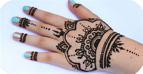 Ini membuat bubuk henna menjadi mudah dibentuk pasta dan digunakan untuk melukis atau mewarnai tubuh. 57 Motif henna tangan sederhana yang mudah dan cantik ...