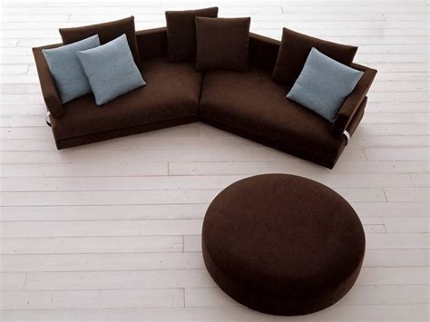 Insomma il divano angolare è un mobile bello e utile, ma va scelto con attenzione. Divano angolare piccolo - Divani Angolo - Divano ad angolo ...
