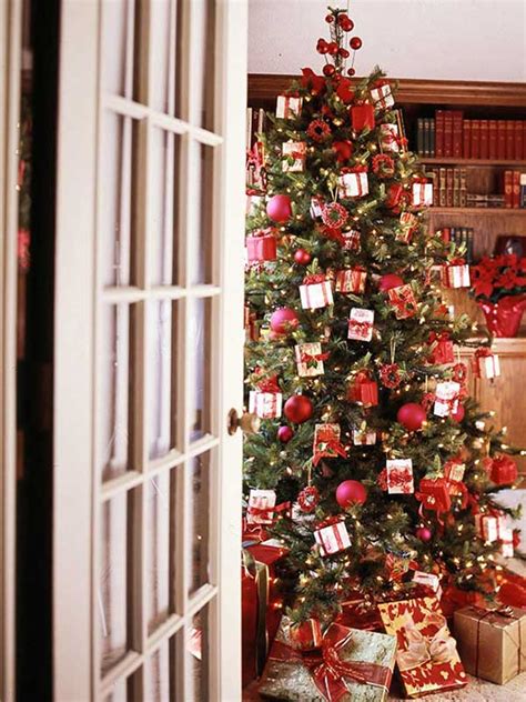25 Creative and Beautiful Christmas Tree Decorating Ideas  Amazing DIY