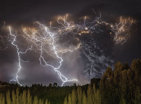 Award Winning Photographer Captures Dirty Thunderstorms