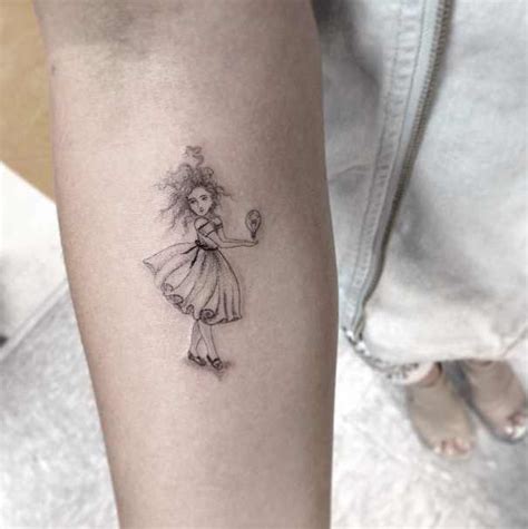 35 Delicate Fine Line Tattoos Amazing Tattoo Ideas