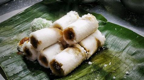 Kue Putu Makanan Tradisional Indonesia Yang Dikukus Dengan Bambu Serta