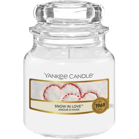 Yankee Candle Snow In Love Medium Jar