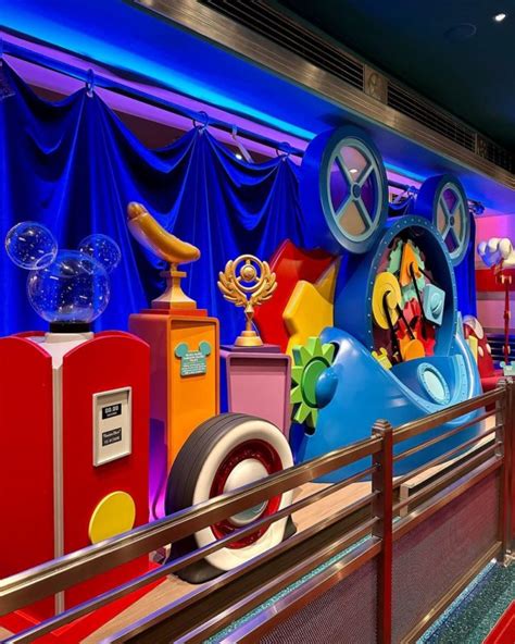 Photos Video Take A Full Tour Of Mickey And Minnies Runaway Railway