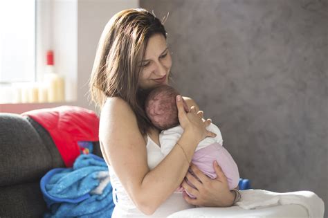 5 Weird Things That Happen To Your Body After Giving Birth And When They