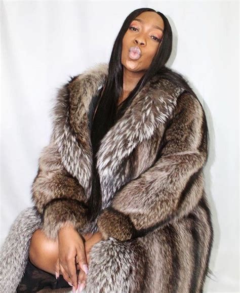 Pin By Pay J On Ebony In Fur Beautiful Black Women Fashion Women
