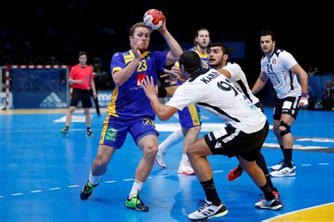 #غرفة_الأخبار | المنتخب المصري يواصل تدريباته استعداد لمقابلة غينيا الاستوائية بالقاهرة. المنتخب المصري يخسر من السويد في مونديال اليد | رياضة ...