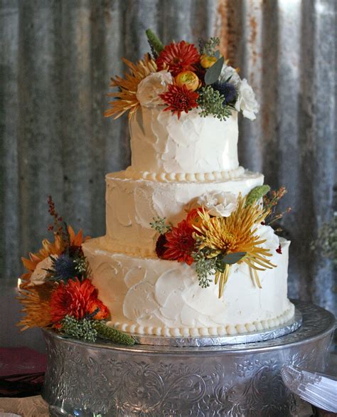 Rustic Fall Wedding Cake And Flowers Fall Wedding Cakes Wedding Cakes