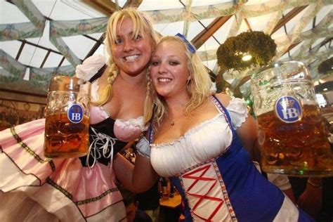 The Best Boobs And Beer From Oktoberfest 37 Pics