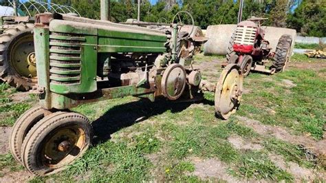 John Deere 2 Cylinder Tractor No Rear Rubber Unknown Running
