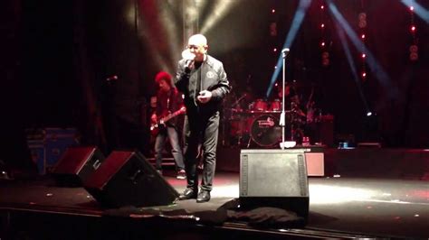 Girato in hd negli studi anyway di enrico ruggeri e nello studio della casa di enrico il video è impreziosito dai disegni di chiod ENRICO RUGGERI -IL CUORE DEL MOSTRO - YouTube